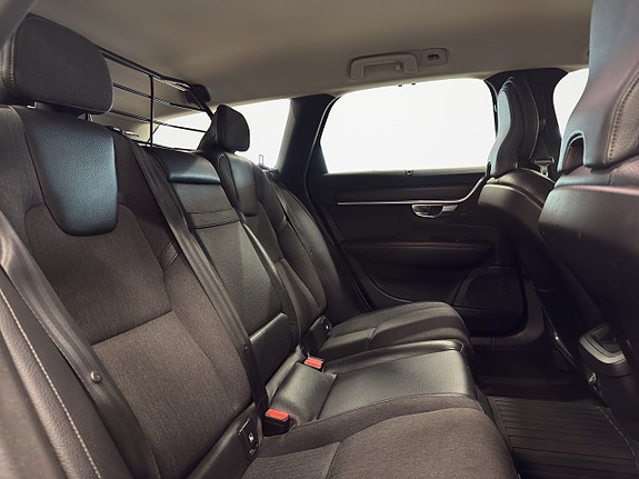 Volvo V90 Cross Country 13 of 22