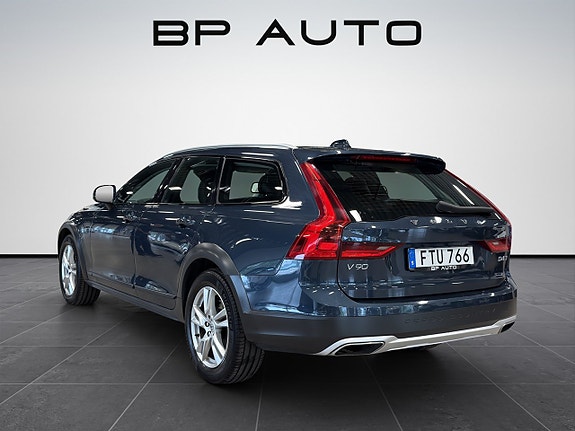 Volvo V90 Cross Country 4 of 5