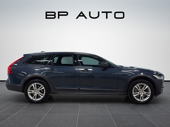 Volvo V90 Cross Country 7 of 22