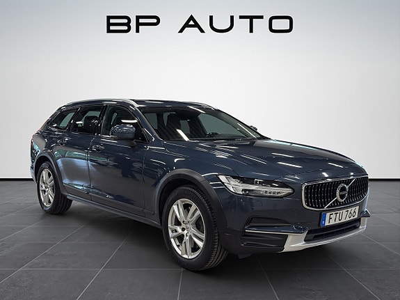 Volvo V90 Cross Country 8 of 22