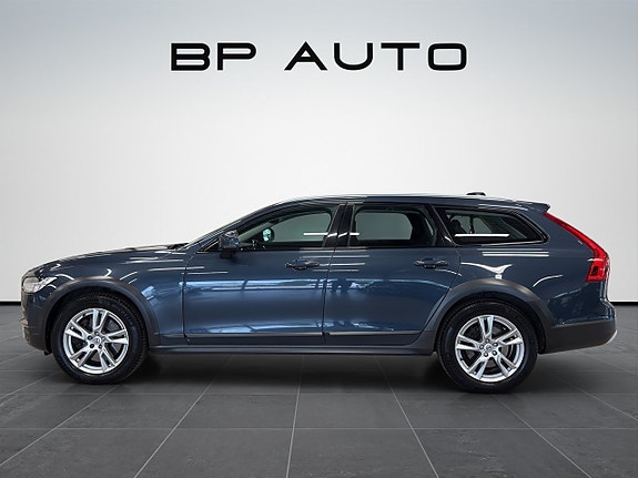 Volvo V90 Cross Country 3 of 5