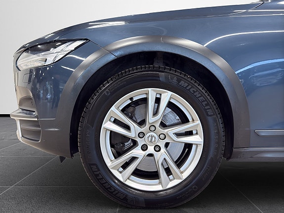 Volvo V90 Cross Country 9 of 22