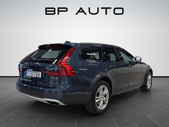 Volvo V90 Cross Country 6 of 22