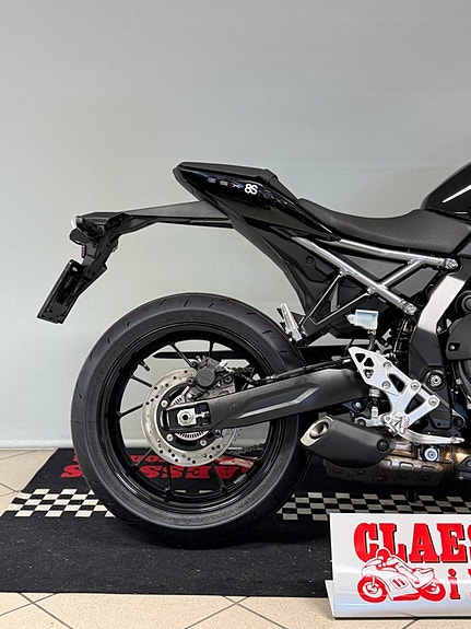 Suzuki GSX-8S 4 of 5
