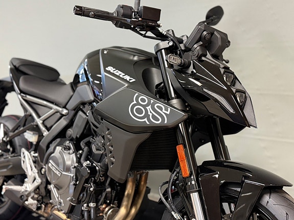 Suzuki GSX-8S 6 of 9