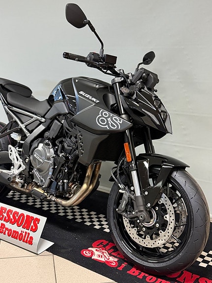 Suzuki GSX-8S 3 of 5