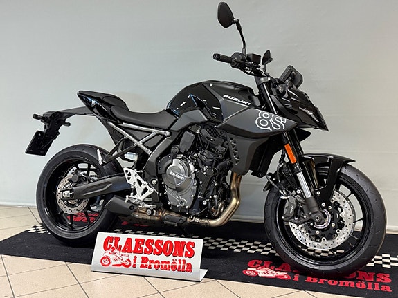 Suzuki GSX-8S 2 of 5