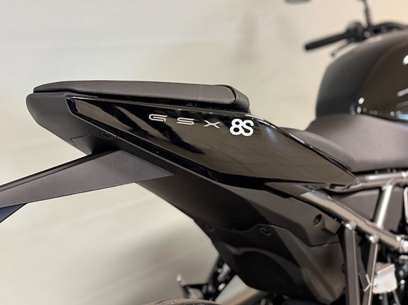 Suzuki GSX-8S 7 of 9