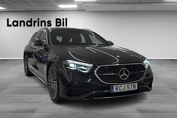 Mercedes-Benz E300 de 3 of 5