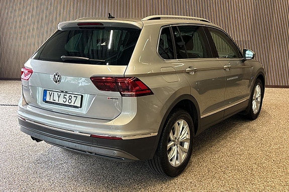Volkswagen Tiguan 4 of 5