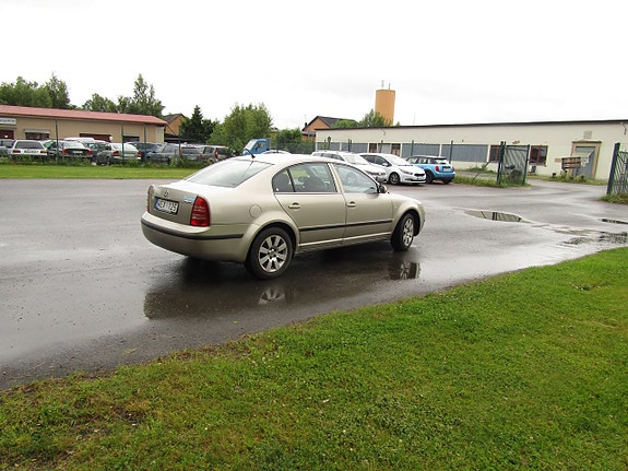 Skoda Superb 5 of 5