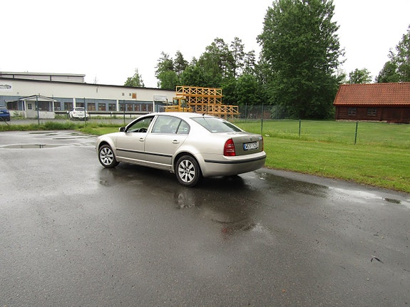 Skoda Superb 3 of 5
