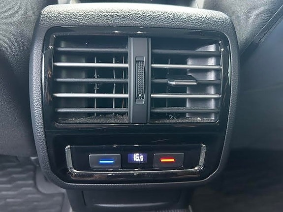 Volkswagen Passat 18 of 19