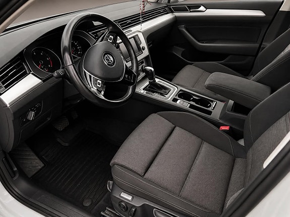Volkswagen Passat 11 of 19