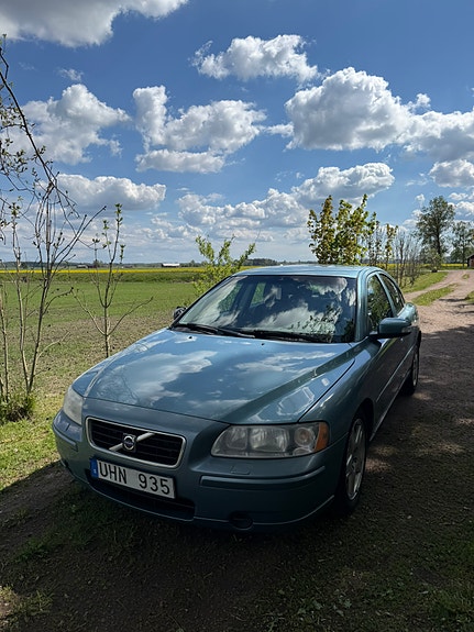 Volvo S60 2 of 5