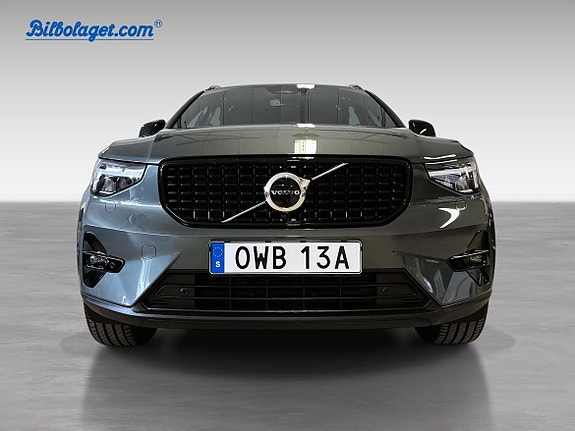 Volvo XC40 2 of 5