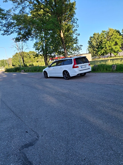 Volvo V70 2 of 2