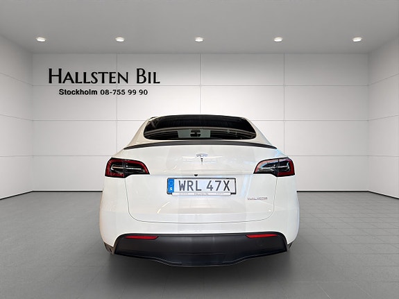 Tesla Model Y 6 of 21
