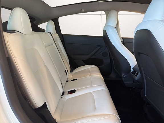 Tesla Model Y 11 of 21