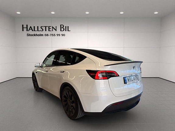 Tesla Model Y 7 of 21