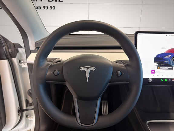 Tesla Model Y 15 of 21