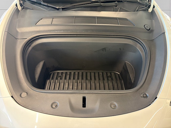 Tesla Model Y 21 of 21