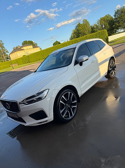 Volvo XC60 2 of 6