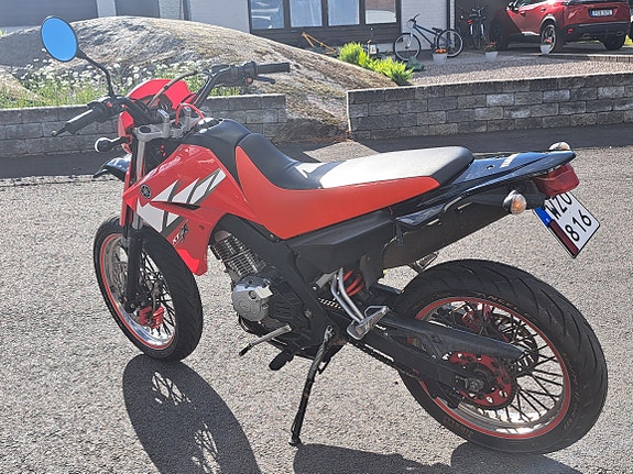 Yamaha XT125R 2 of 3