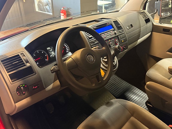 Volkswagen Transporter 9 of 17