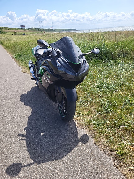 Kawasaki Ninja ZZ-R1400 3 of 6