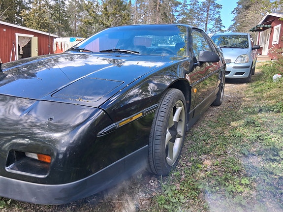 Pontiac Fiero 2 of 4