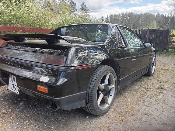 Pontiac Fiero 3 of 4