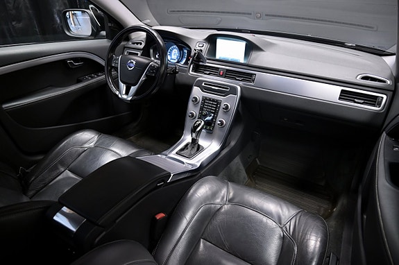 Volvo XC70 12 of 22