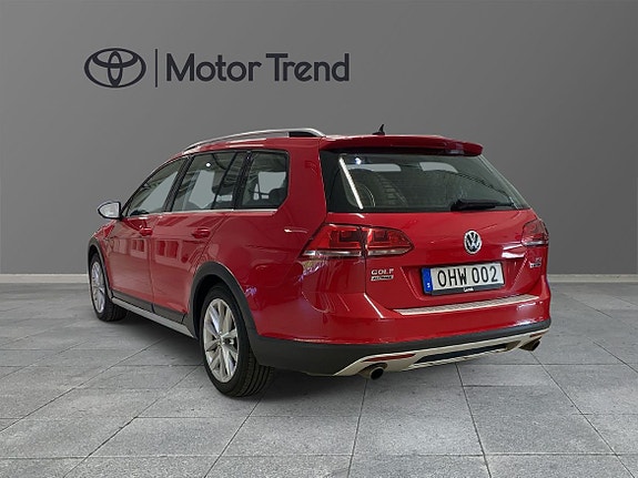 Volkswagen Golf Alltrack 2 of 5