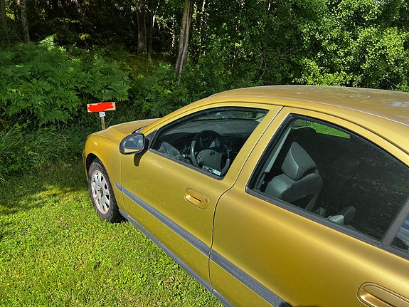 Volvo S60 4 of 6