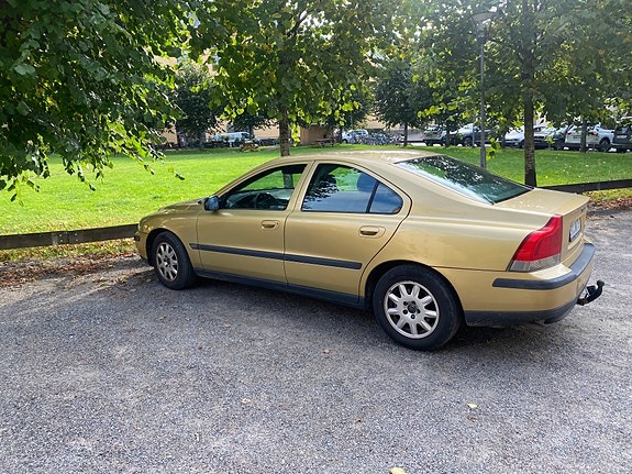 Volvo S60 2 of 6