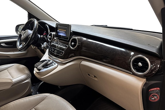 Mercedes-Benz V220 6 of 17