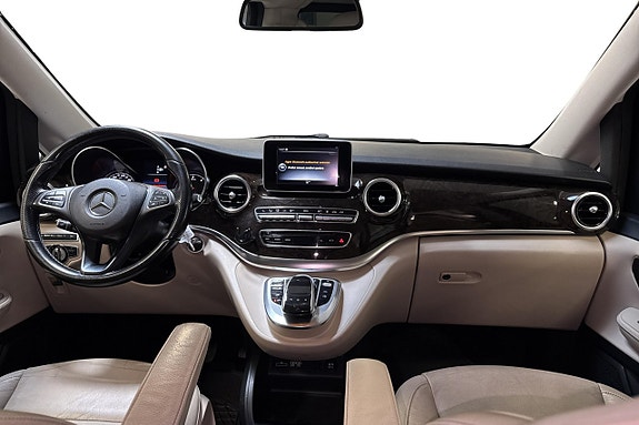 Mercedes-Benz V220 5 of 5