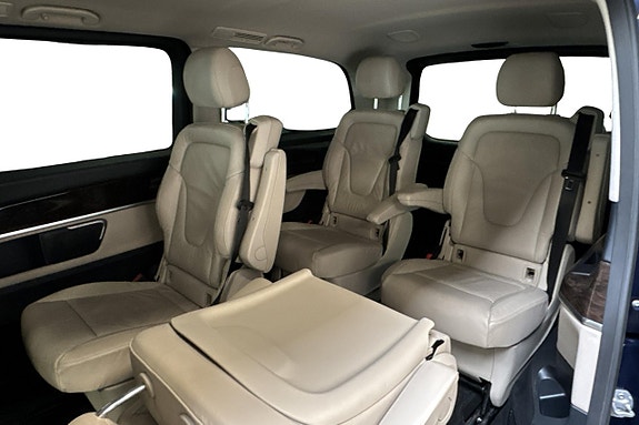 Mercedes-Benz V220 14 of 17