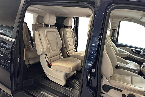 Mercedes-Benz V220 13 of 17