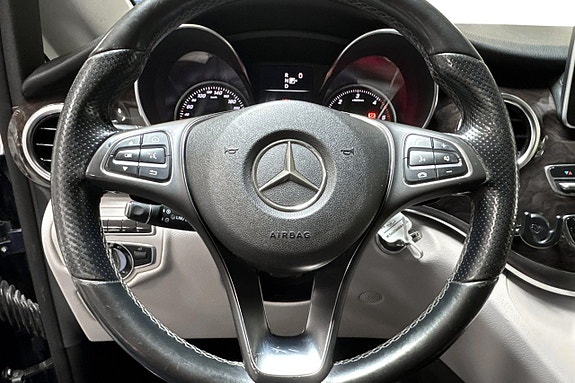 Mercedes-Benz V220 7 of 17