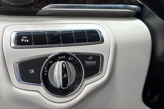 Mercedes-Benz V220 10 of 17