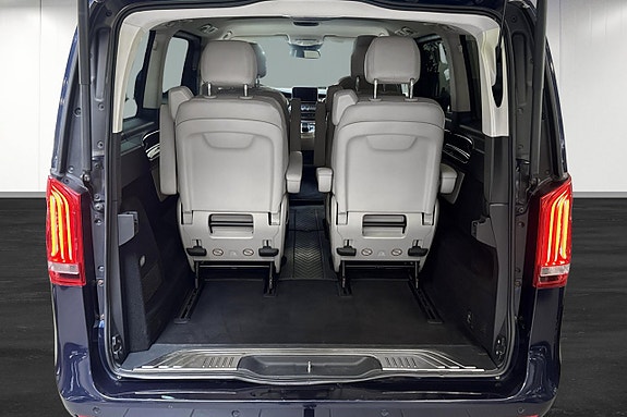 Mercedes-Benz V220 17 of 17
