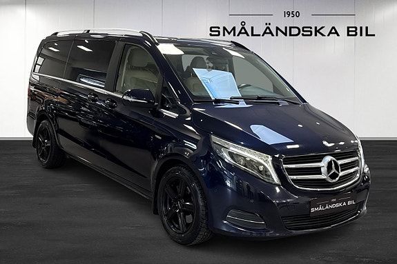 Mercedes-Benz V220 2 of 5