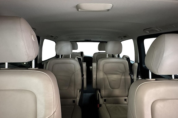 Mercedes-Benz V220 15 of 17