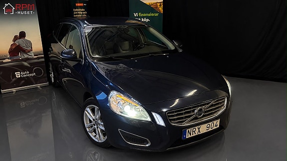Volvo V60 2 of 5