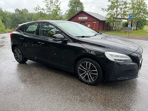 Volvo V40 3 of 5