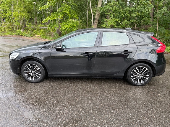 Volvo V40 2 of 5