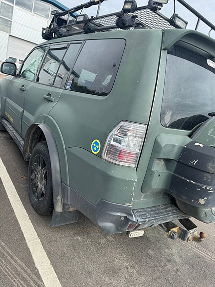 Mitsubishi Pajero 3 of 4