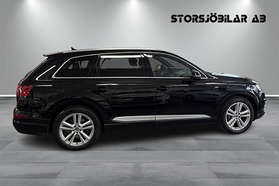 Audi Q7 2 of 5